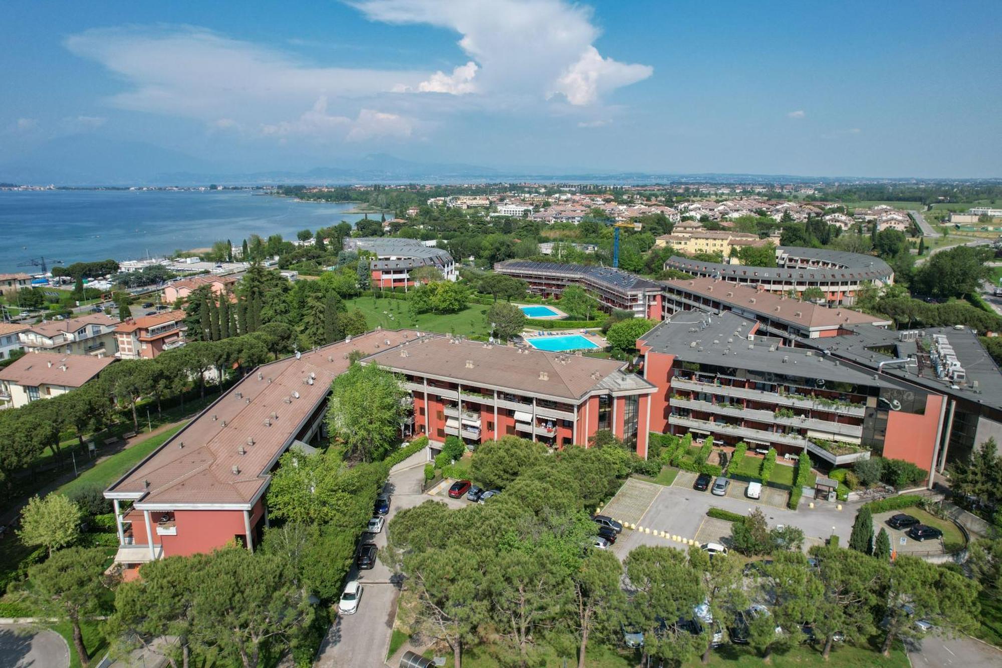 Breeze Apartment Desenzano del Garda Exterior foto
